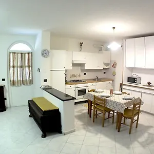 Appartamento A Casa, Deiva Marina